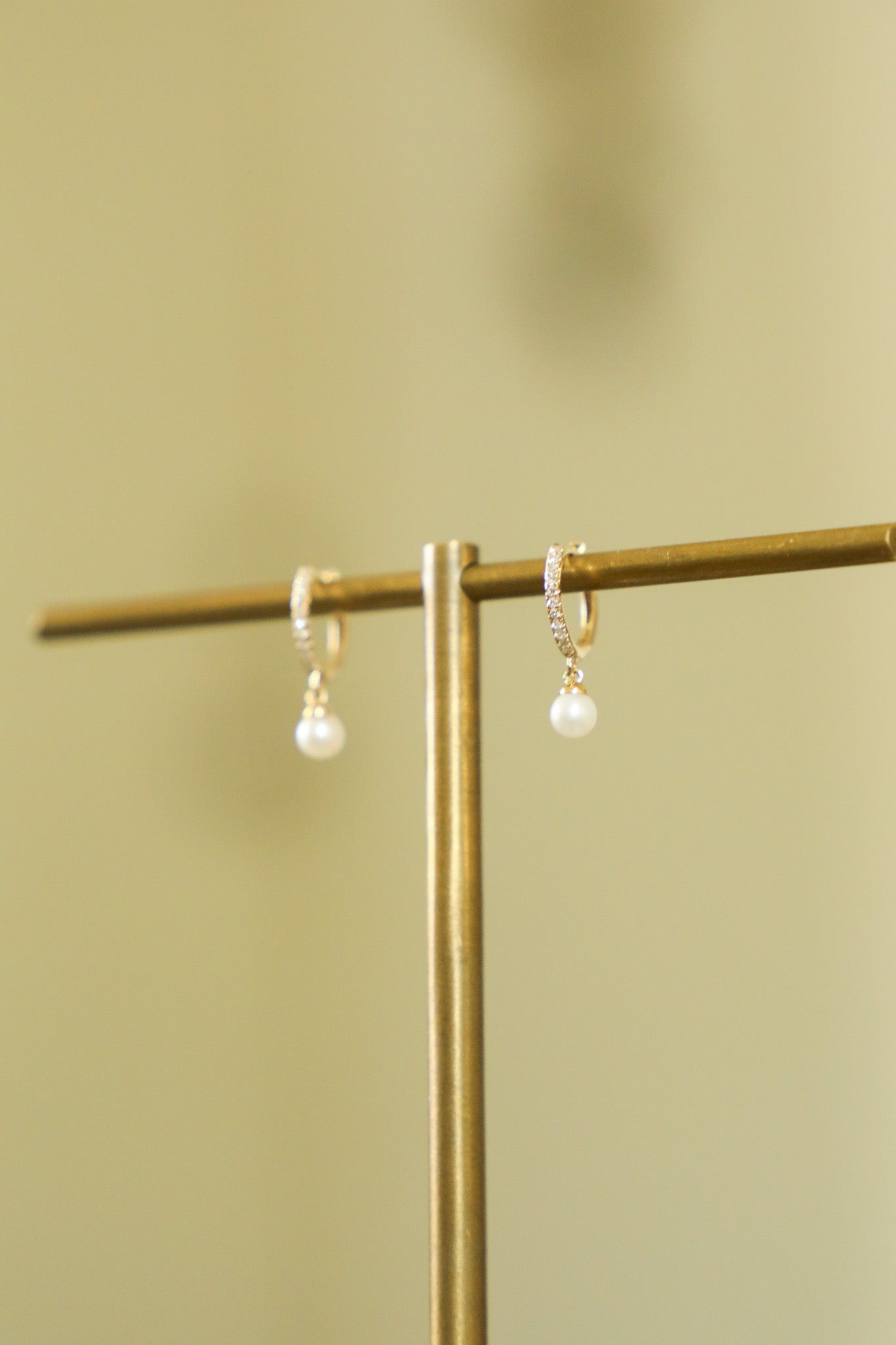 E173 - 14k YG 10mm Hoops w/Fresh Water Pearls (11mm) & 22 Diamonds (0.06cts)