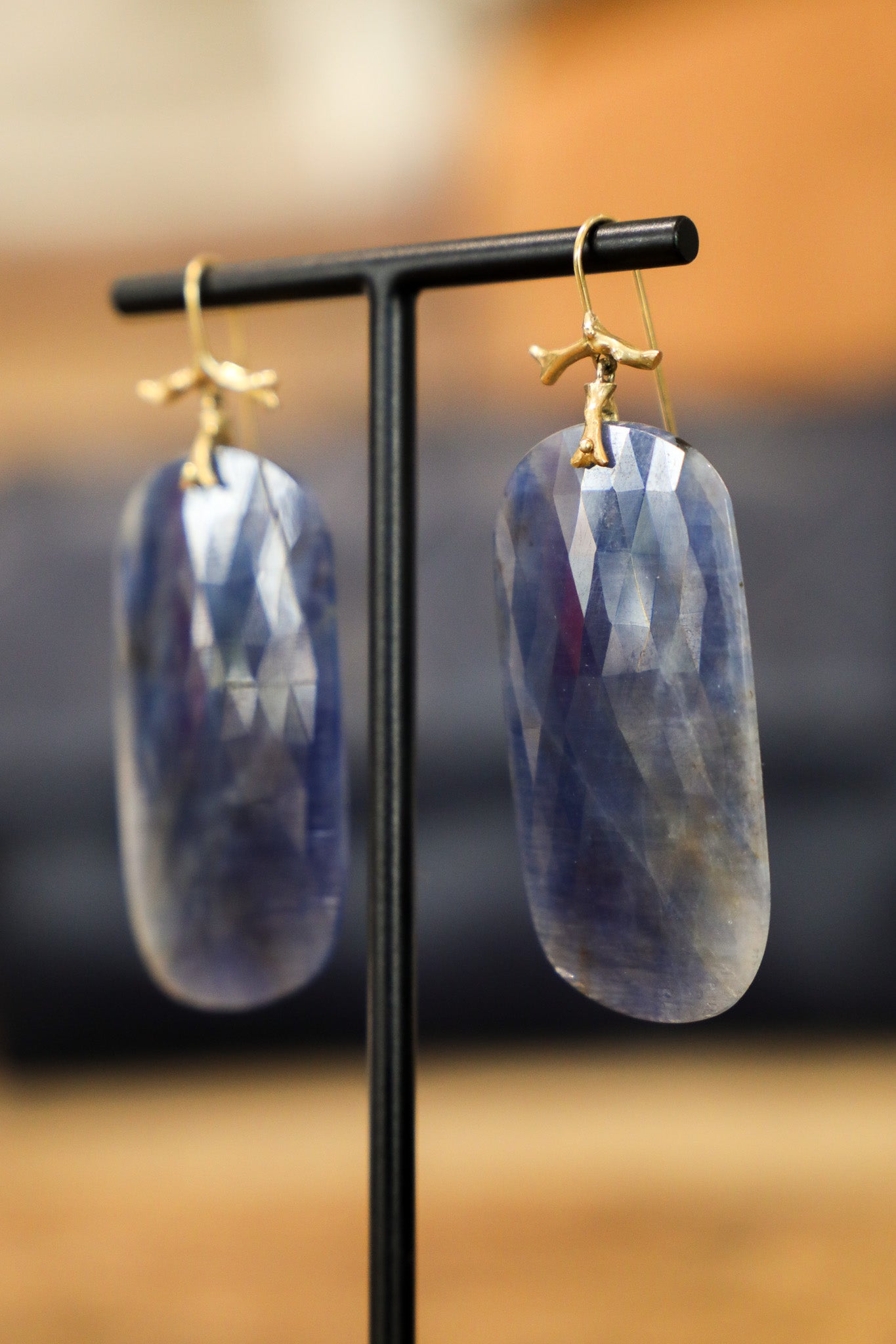 AF (MD37) 18k Sapphire Slice Earrings w/Branches