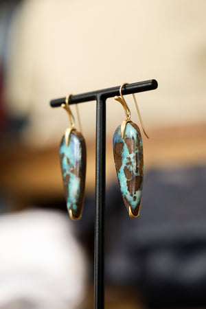 AF (MD35) 18k Long Simple Bird Earrings w/Boulder Opal Drops