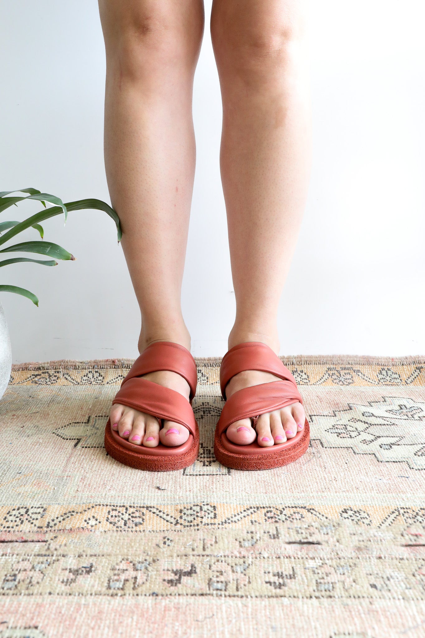 Sanuk womens Yoga Gora Gora Sandal : Sanuk: : Clothing, Shoes &  Accessories