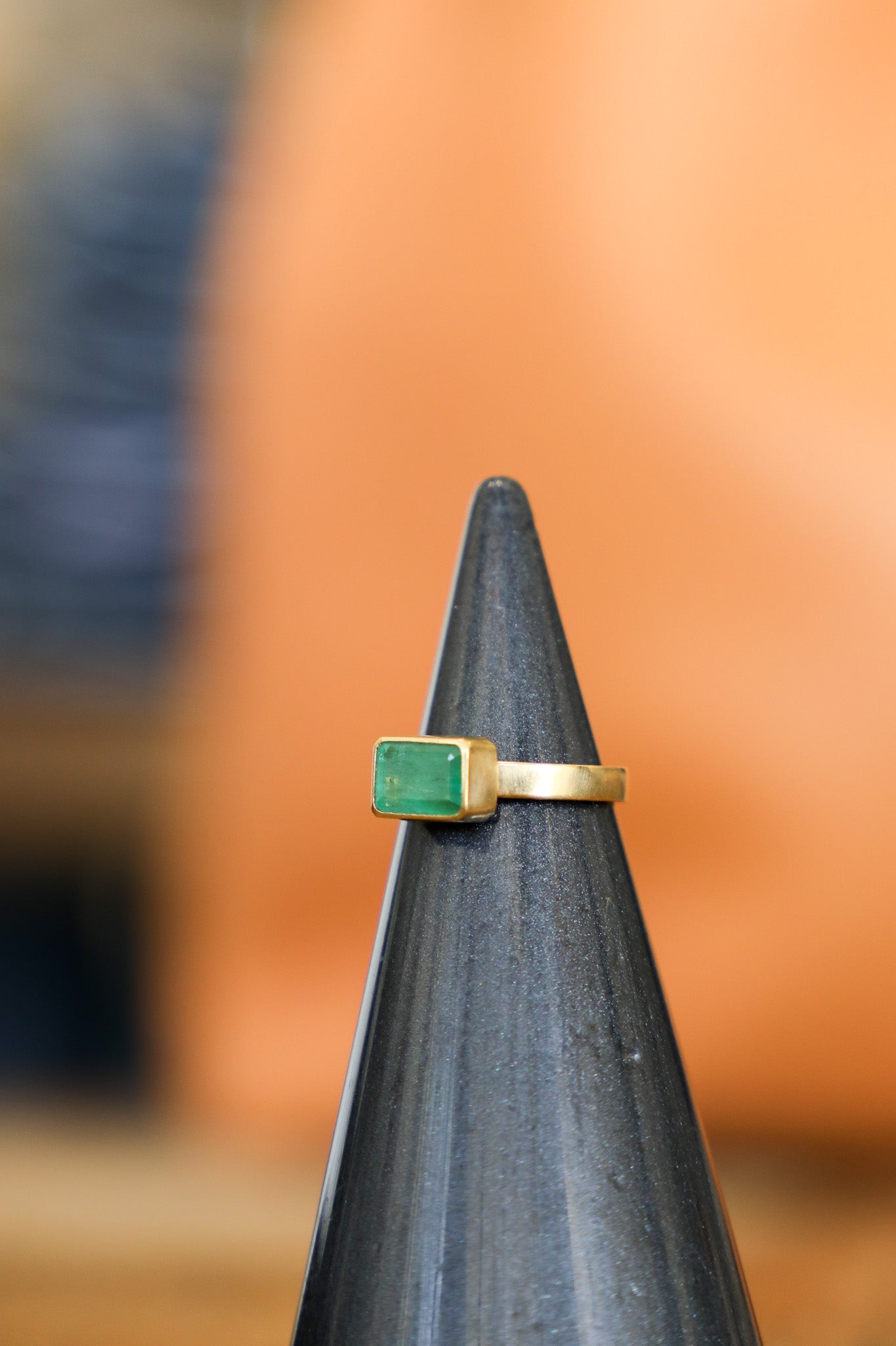 AF (C) 18k YG Faceted Emerald Ring