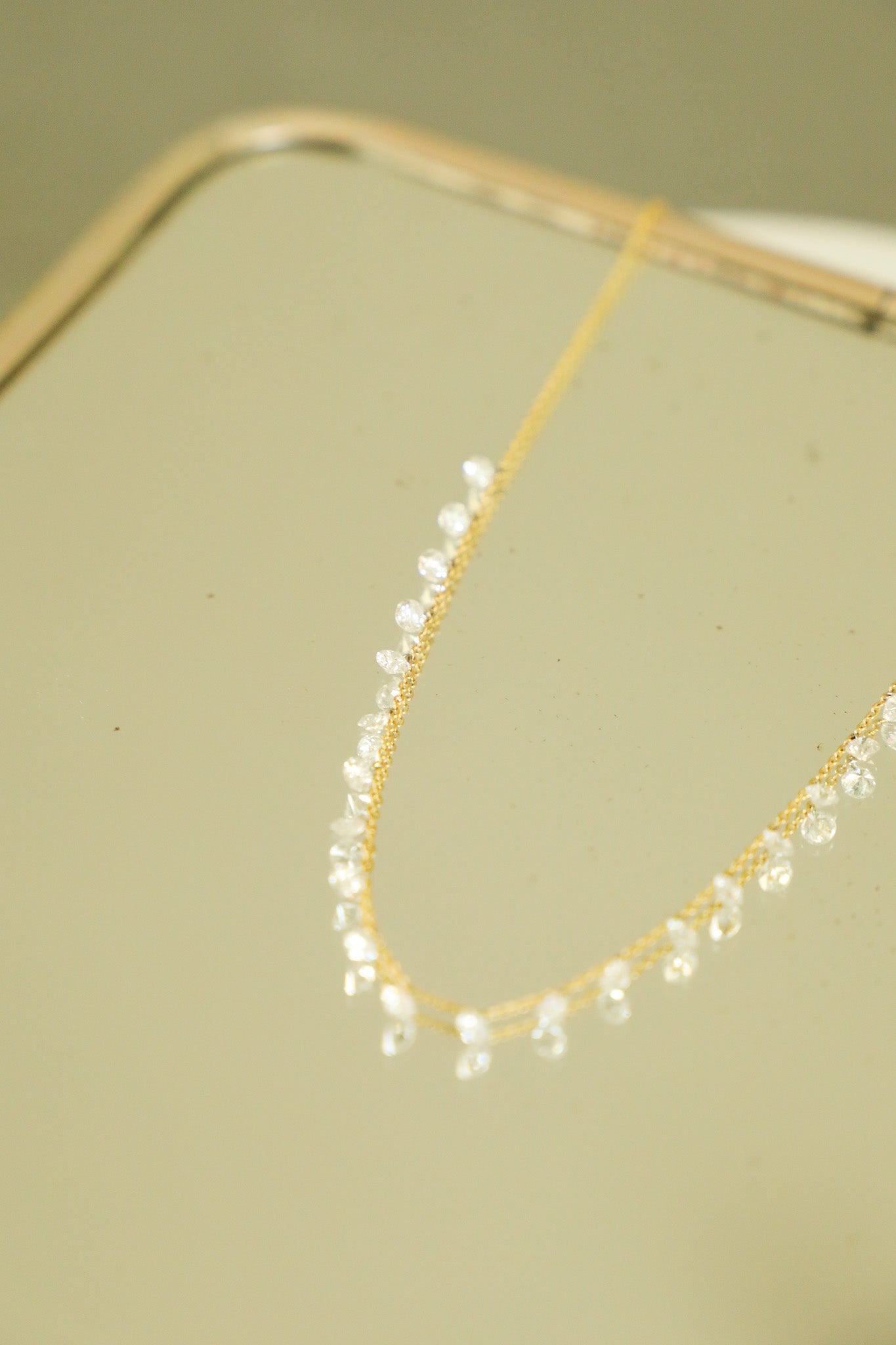 N037 - 18k YG 18" Necklace w/22 Aero Pierced Diamonds 3.95cts