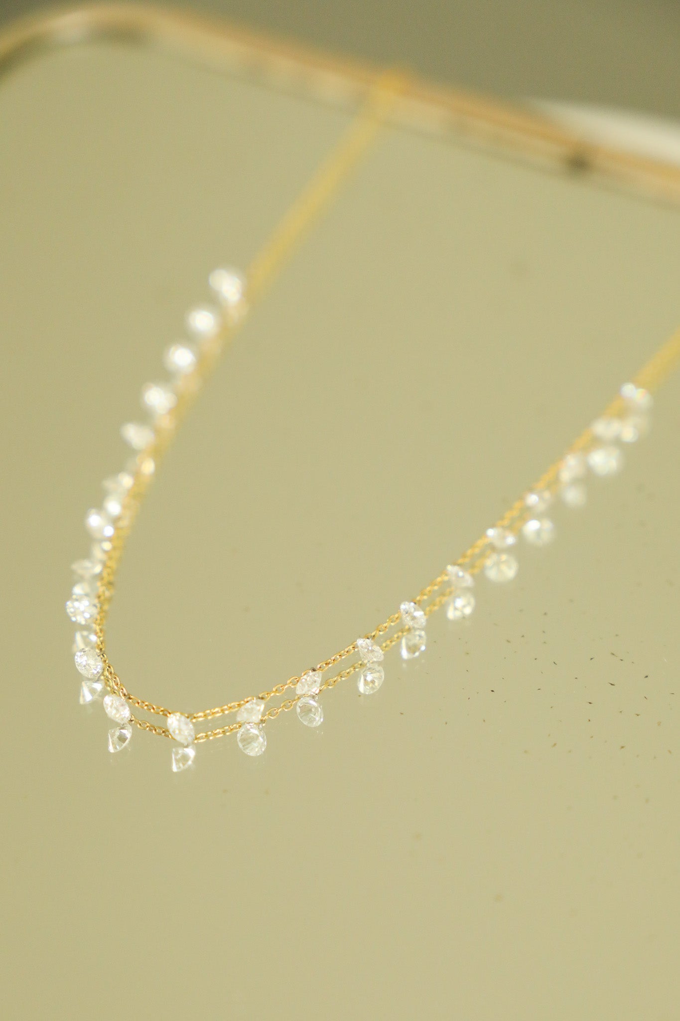 N037 - 18k YG 18" Necklace w/22 Aero Pierced Diamonds 3.95cts