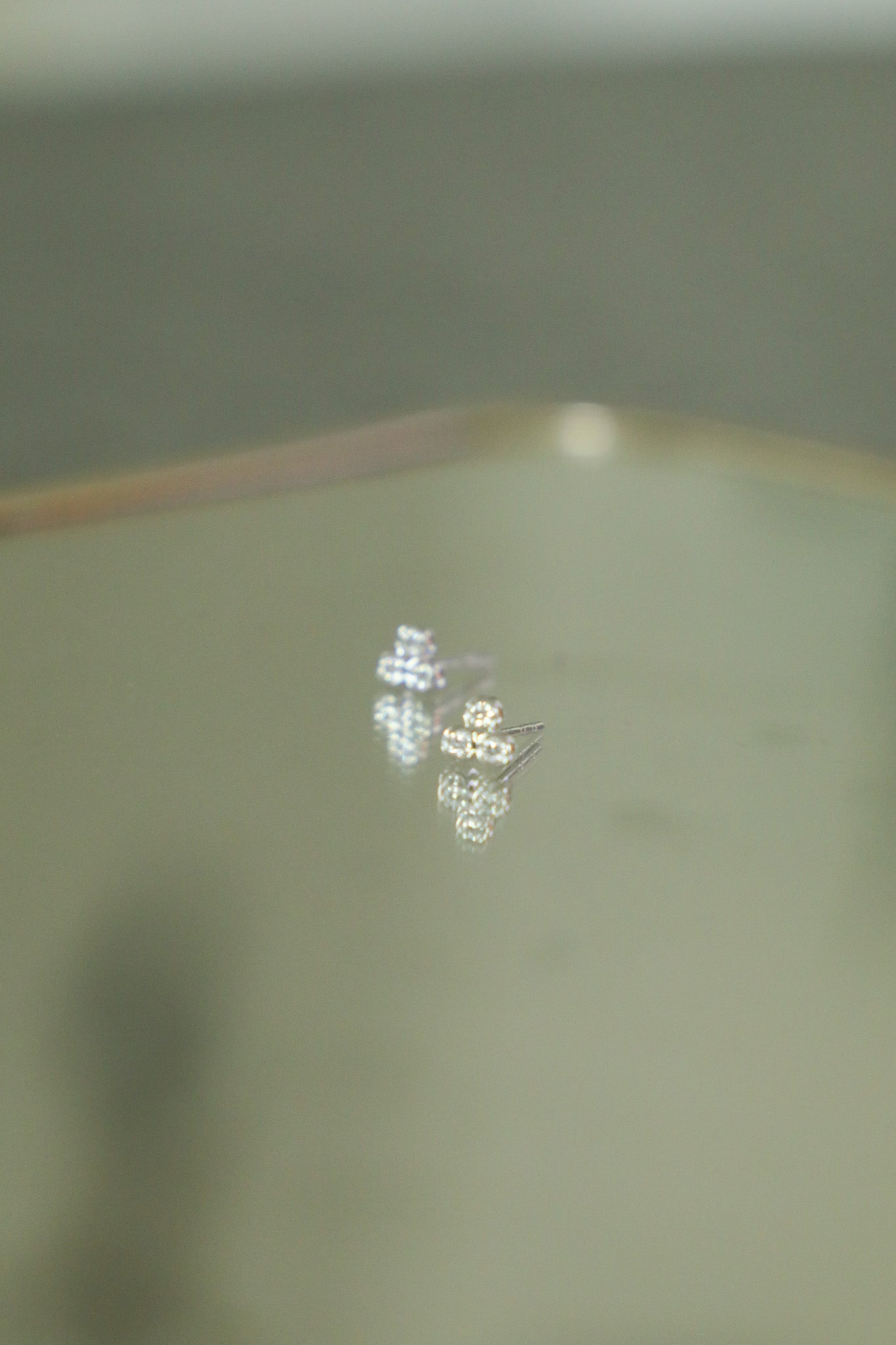 E075 - 14k WG Studs 5.4mm w/6 Round Cut Diamonds 0.16cts