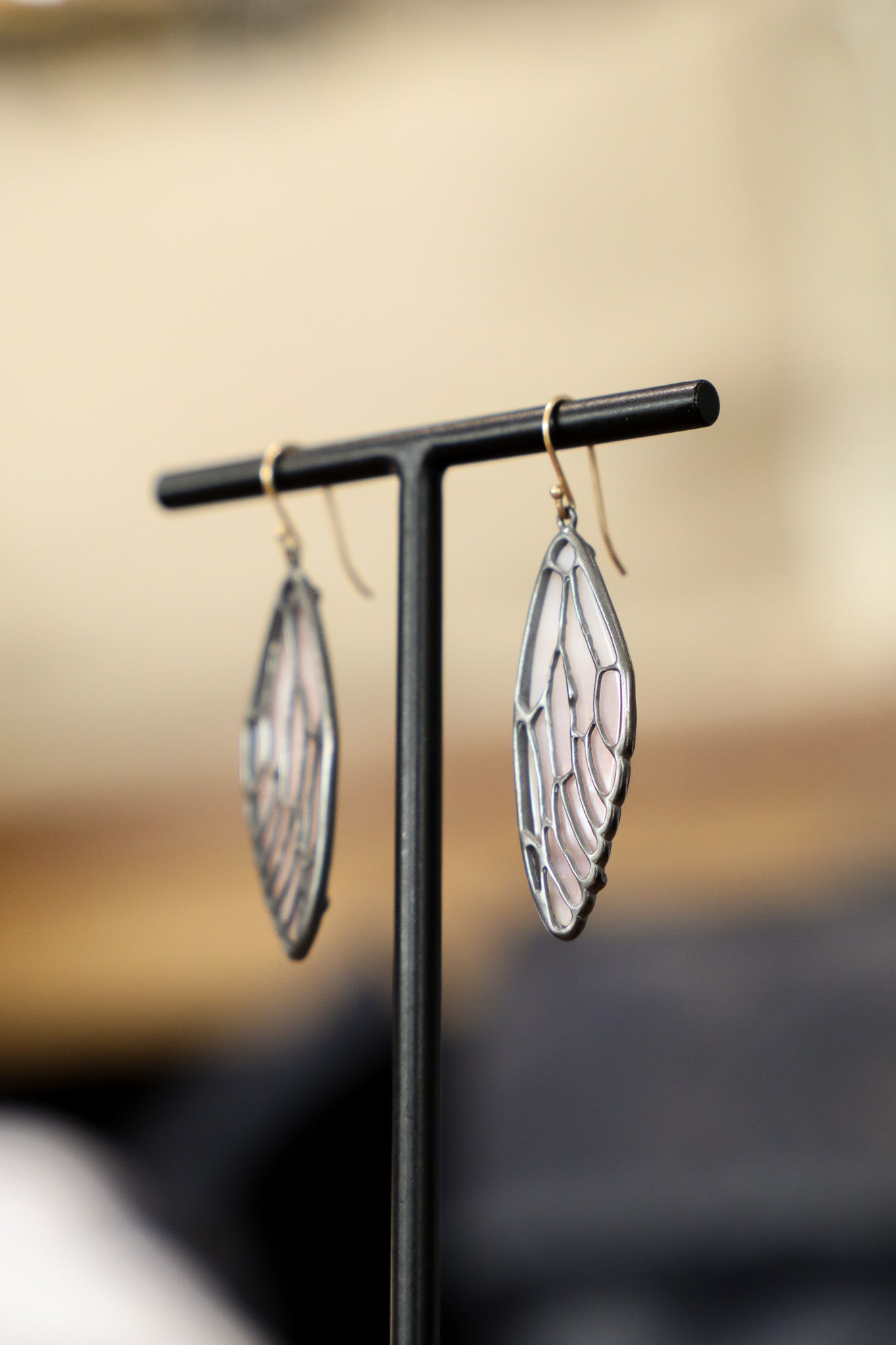 AF (MD11) Ox SS & Pink MOP Cicada Wing Earrings