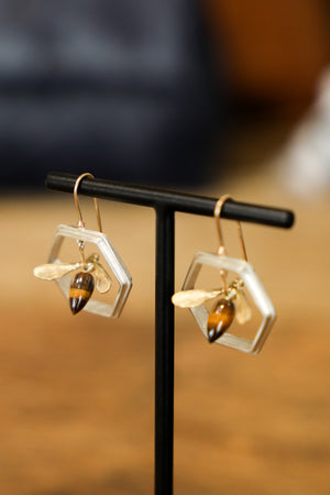 AF (MD16) SS Honeycomb Earrings w/10k Tiger's Eye Bees