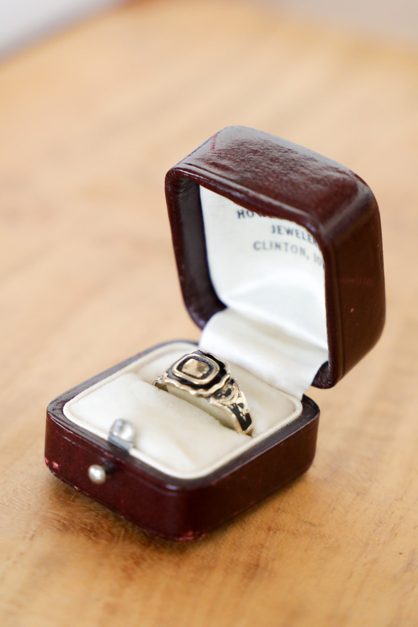 Vintage 9k YG Victorian Enamel Mourning Ring c. 1858