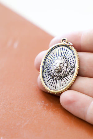 EM c354c - SS/18k Large Lion "The Past, The Present, & The Future Are Truly One -- They Are Today"