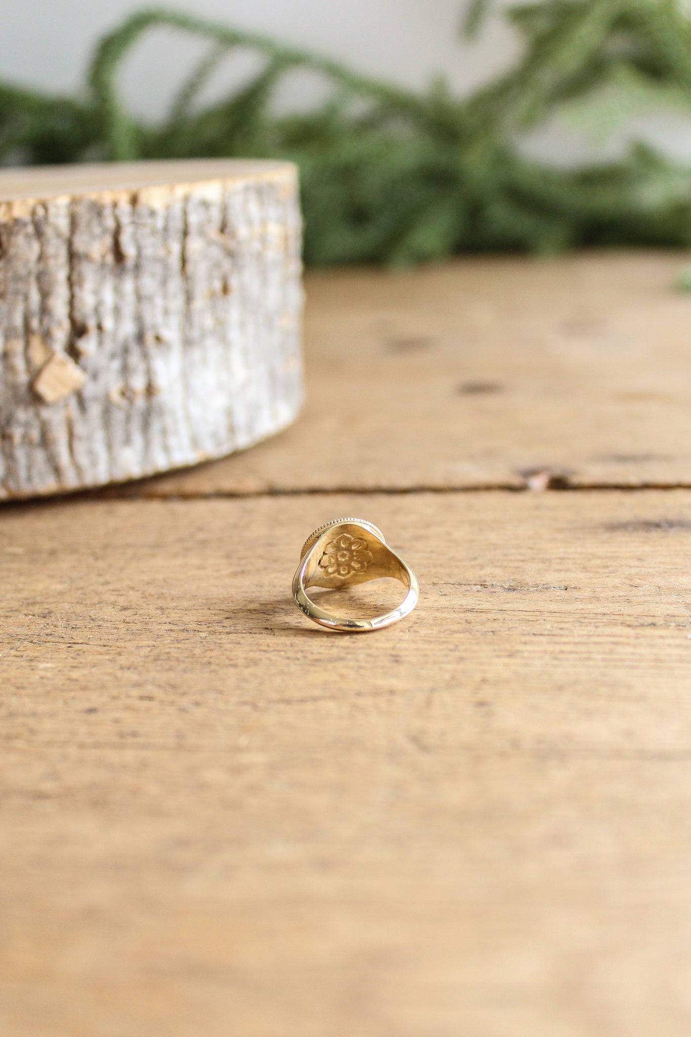 NOUSH La Fortuna Daric Signet Ring Luck