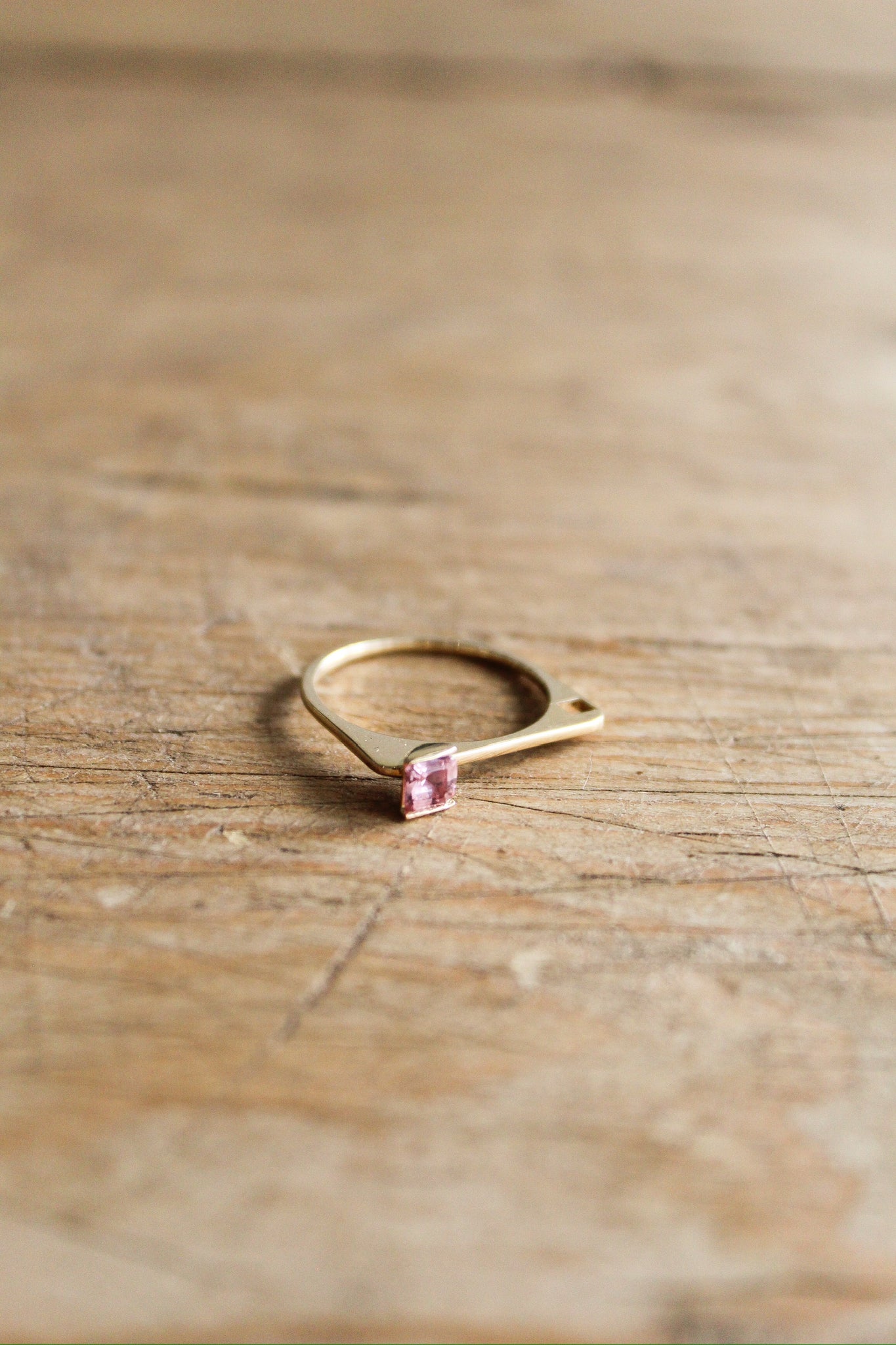 NOUSH - 14k YG 6.5 Linqd Band w/Square Pink Sapphire