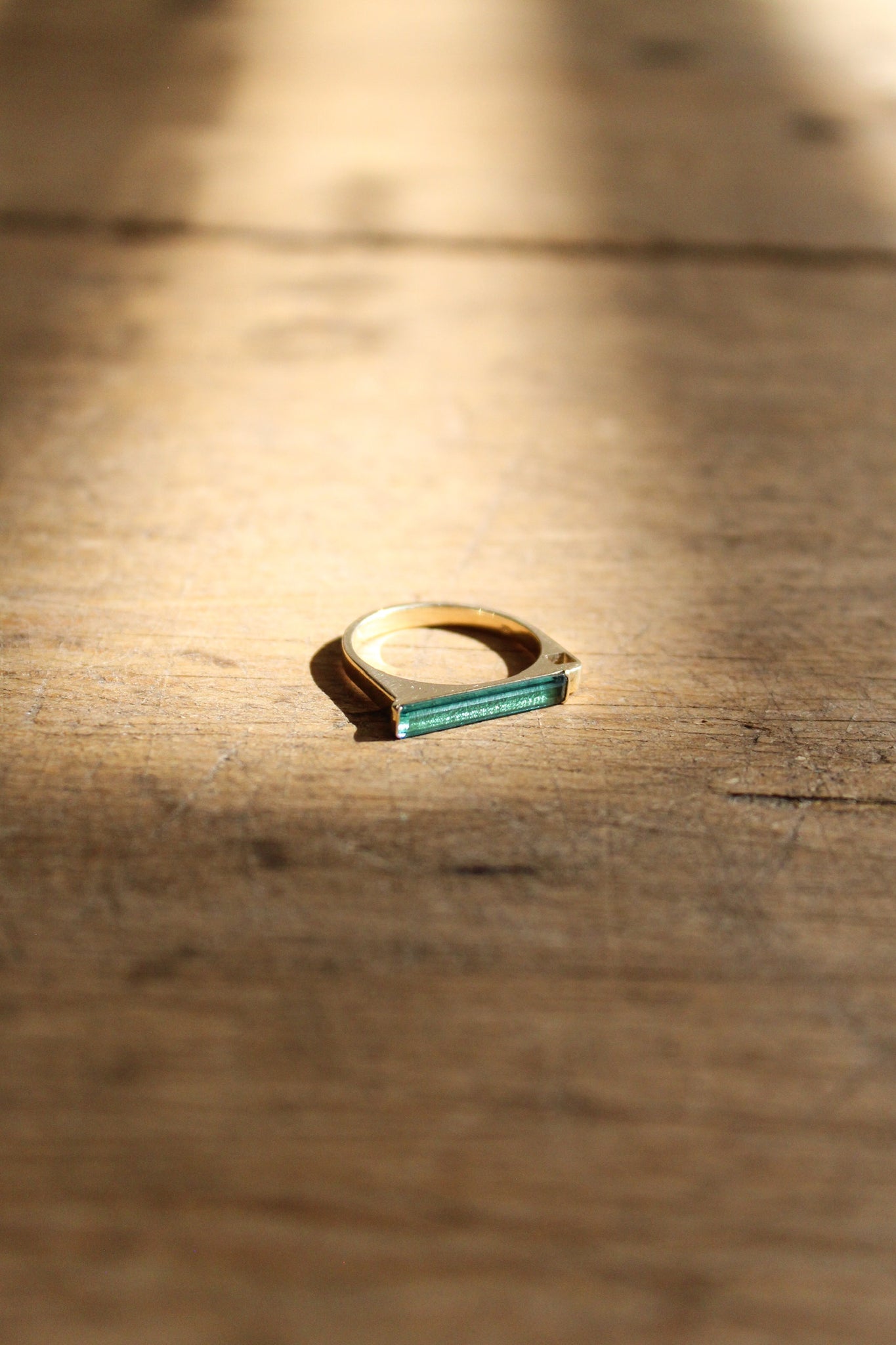 NOUSH 14k 6.5 Linqd Elongated Green Tourmaline Band