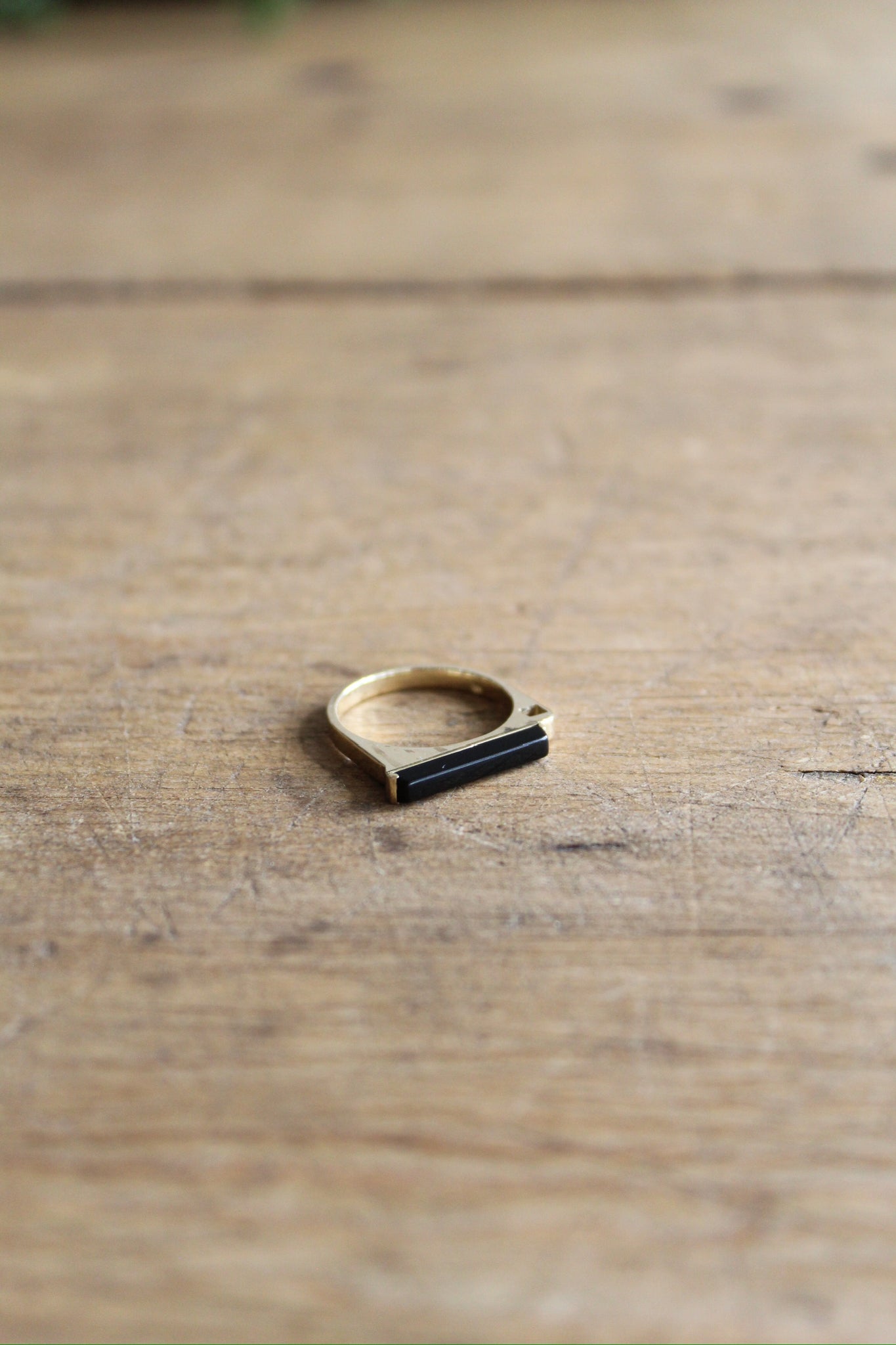 NOUSH 14k 6.5 Elongated Horizontal Onyx Ring