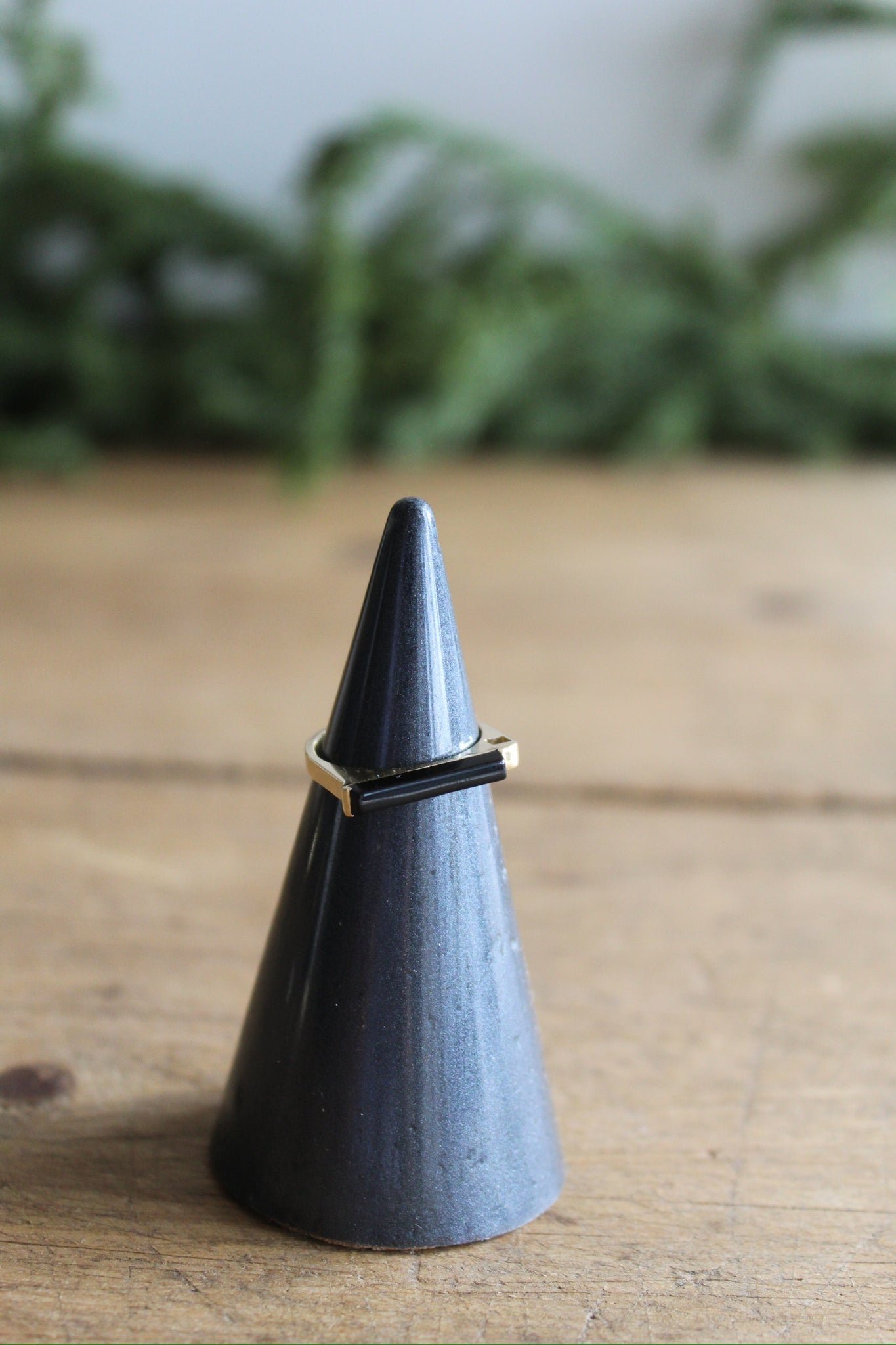 NOUSH 14k 6.5 Elongated Horizontal Onyx Ring