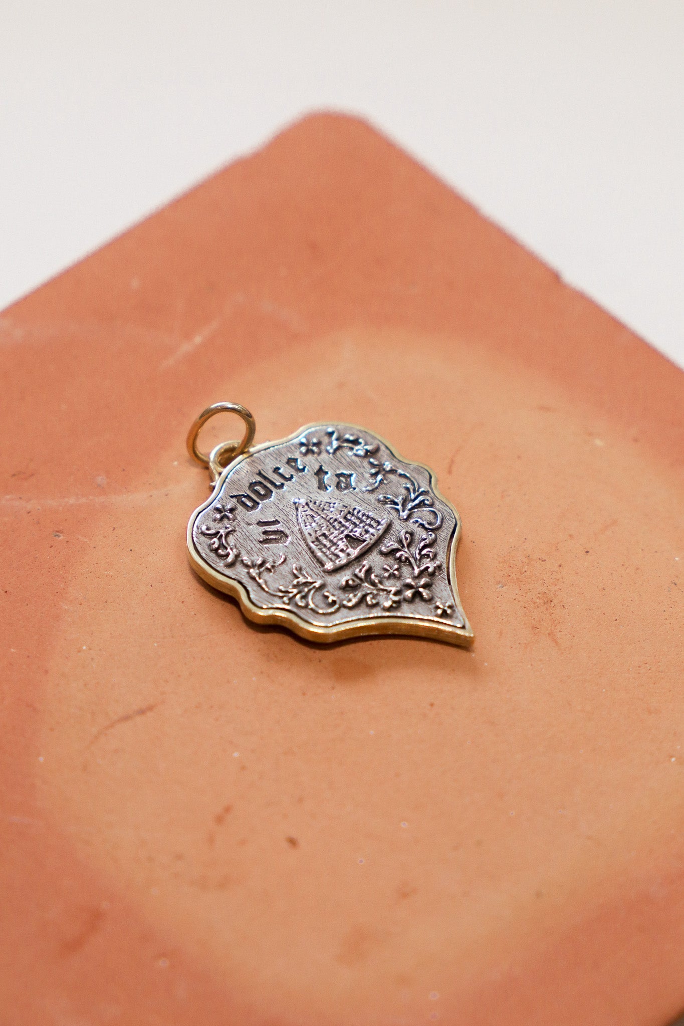 EM c333c - SS/18k Large Ornate Pointy Bee & Beehive "Sweet Life"